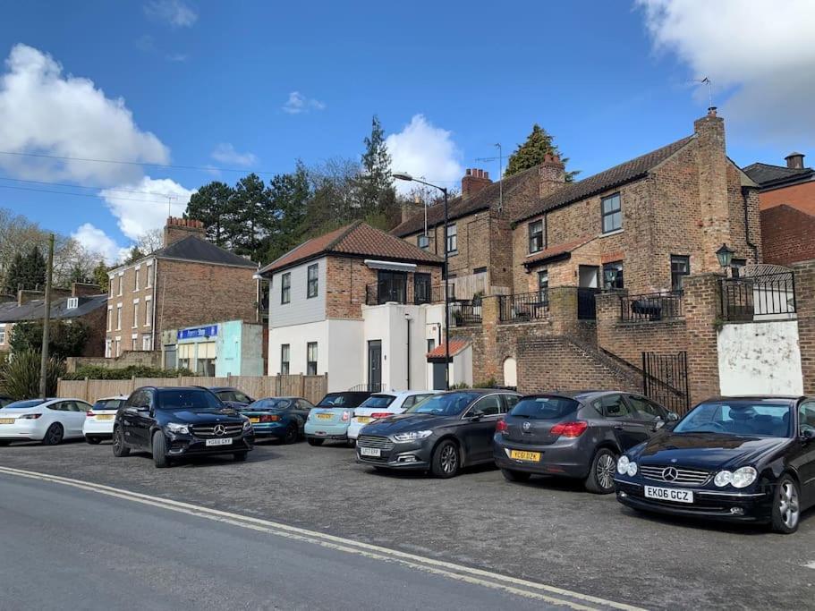 Central Ripon Apartment - View Of The Cathedral! Exterior photo