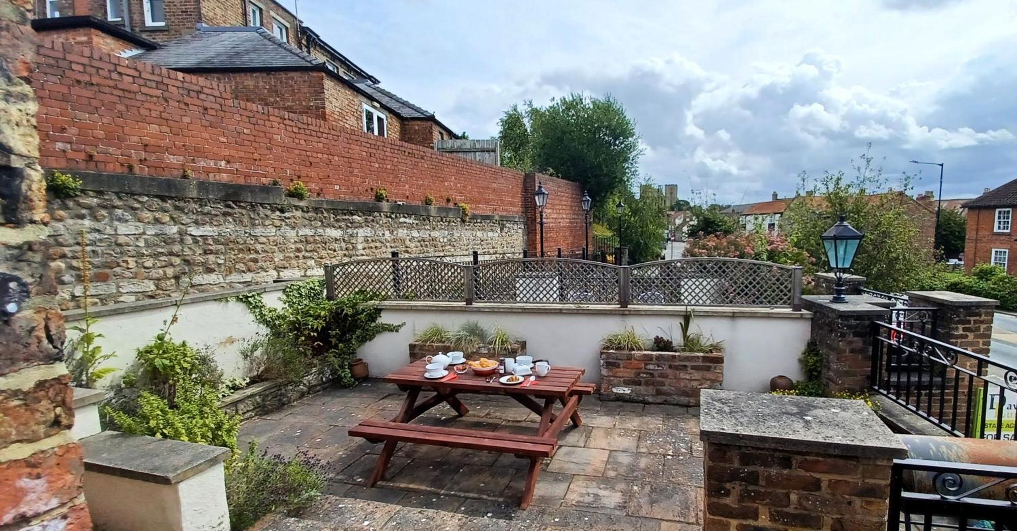 Central Ripon Apartment - View Of The Cathedral! Exterior photo